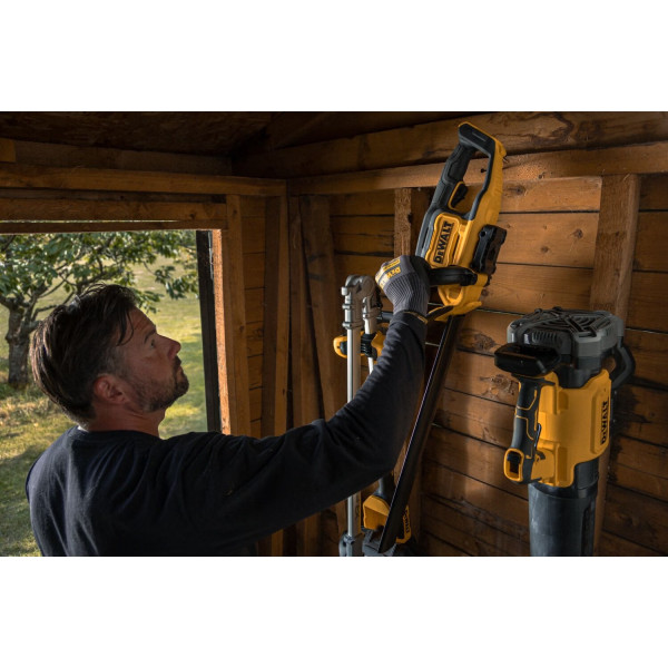Фото - Кусторез аккумуляторный DeWALT XR Li-Ion 18В (DCMHT562P1)