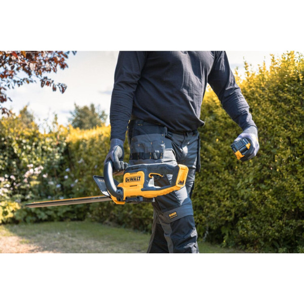 Фото - Кусторез аккумуляторный DeWALT XR Li-Ion 18В (DCMHT562P1)