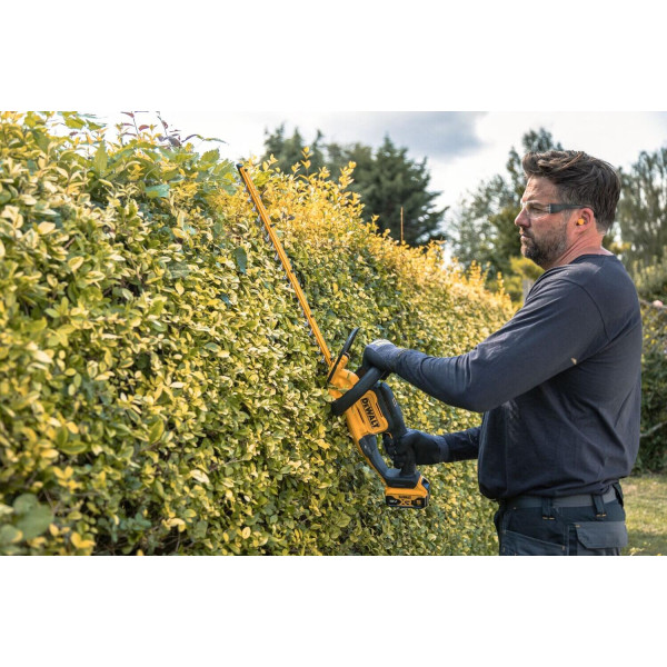 Фото - Кусторез аккумуляторный DeWALT XR Li-Ion 18В (DCMHT562P1)