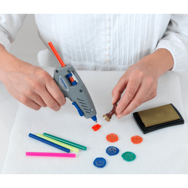 Фото - Клеевой пистолет Dremel GlueGun 930 (F.013.093.0JA)