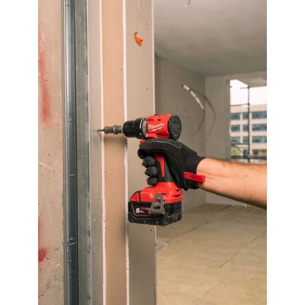 Фото - Дрель-шуруповерт Milwaukee M18 BLPDRC-0 (4933492820/B2)