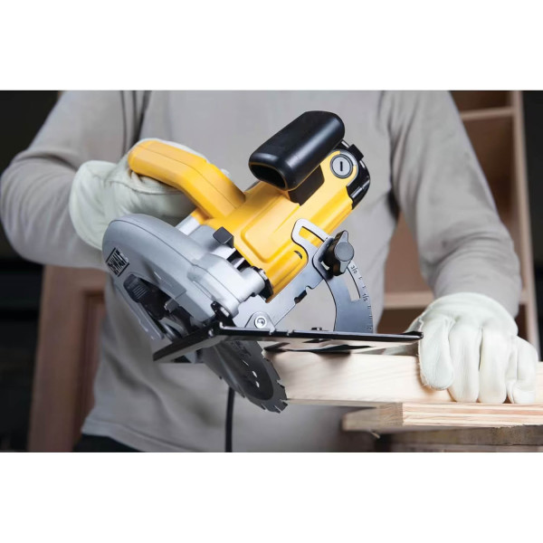 Фото - Пила дисковая DeWALT 1350 Вт (DWE560)