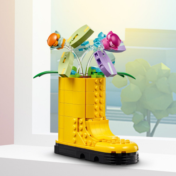 Фото - Конструктор LEGO Creator Цветы в лейке (31149)