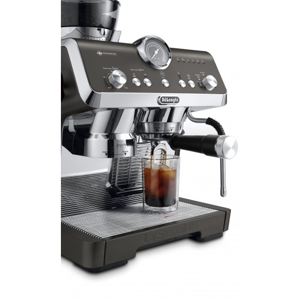 Фото - Кофеварка рожковая Delonghi EC9555.BK La Specialista Opera