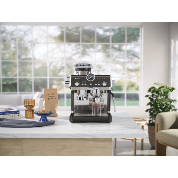 Фото - Кофеварка рожковая Delonghi EC9555.BK La Specialista Opera