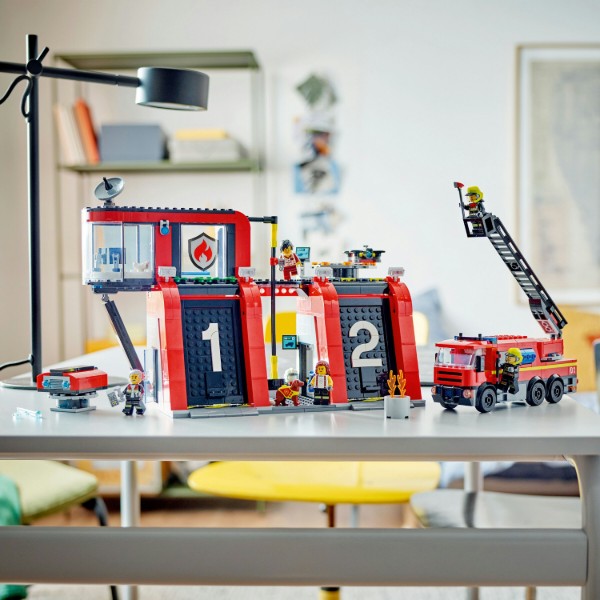 Фото - Конструктор LEGO City Пожарное депо с пожарной машиной (60414)