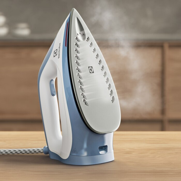 Фото - Праска з парогенератором Electrolux E5ST1-2DB
