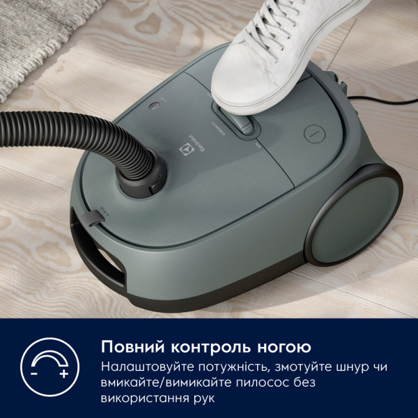Фото - Пылесос для сухой уборки с мешком Electrolux EB61C1OG
