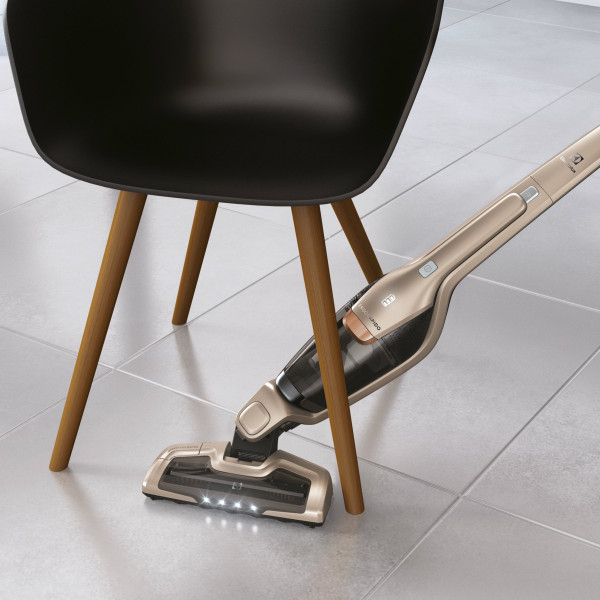 Фото - Пылесос ручной для дома Electrolux EER77SSM