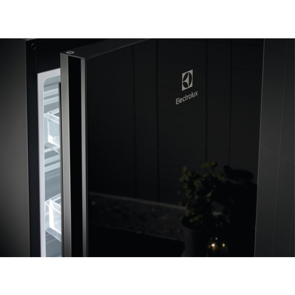 Фото - Холодильник Electrolux LNT7ME36K2
