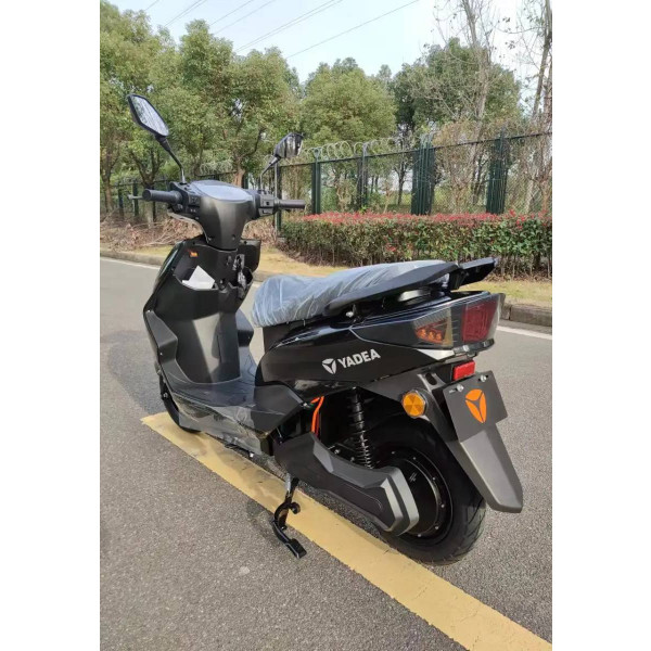 Фото - Електроскутер YADEA LUNA Black