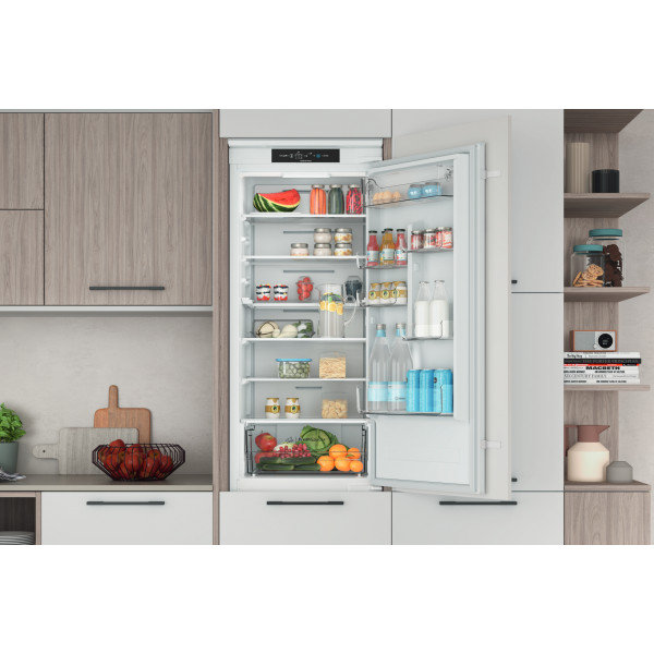 Фото - Холодильник вбудований Indesit INC20T321EU