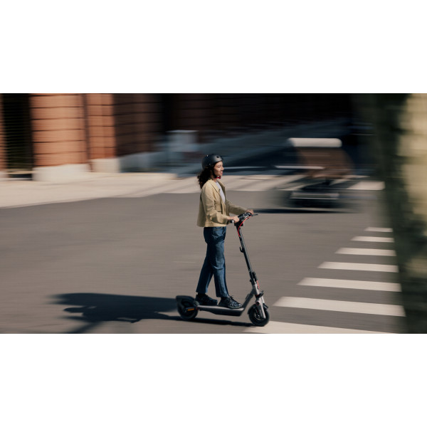 Фото - Электросамокат Segway Ninebot F3 E