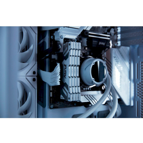 Фото - Пам'ять DDR Kingston 32GB DDR5 CL38 DIMM FURY Renegade White XMP (KF572C38RWK2-32)