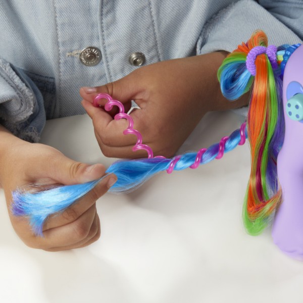Фото - Коллекционная интерактивная фигурка Hasbro My Little Pony Хрустальная магия Иззи (F8825)