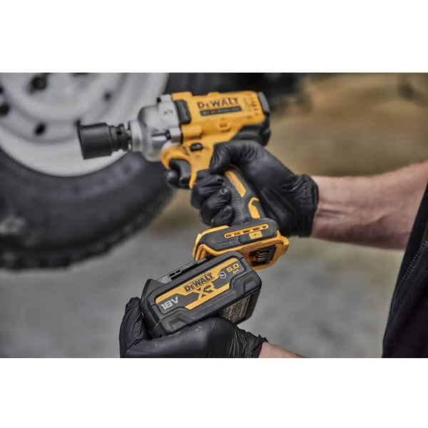 Фото - Гайковерт аккумуляторный DeWALT DCF891N