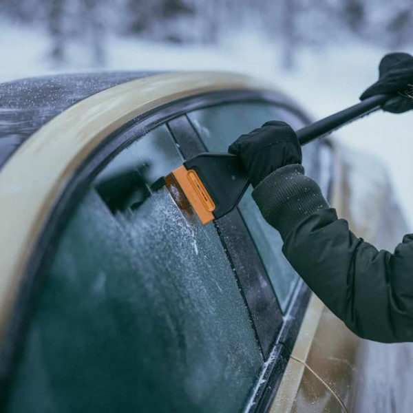 Фото - Щітка для автомобіля Fiskars скребок Fiskars Solid (1078496)