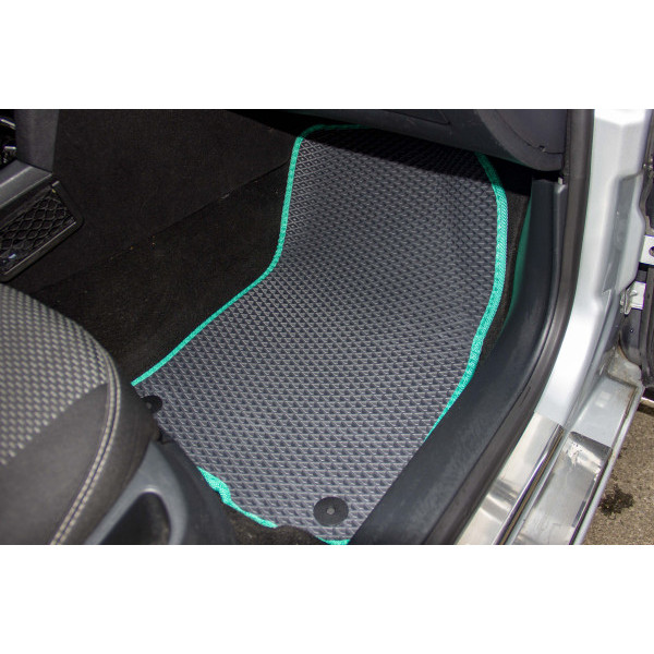 Фото - Коврики из экокожи в салон авто передние EVAtech для Octavia A5 (MT, 8 clips) Skoda 2004-2013 2 поколение Liftback EU (SK12150AB2AV4BBB)