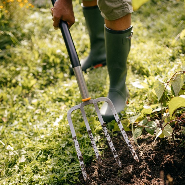 Фото - Вила Fiskars Ergonomic (1070679)