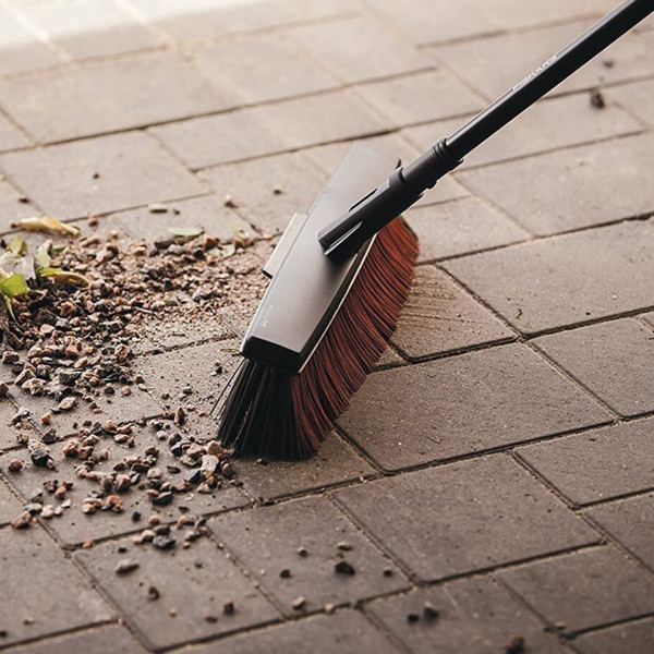 Фото - Щітка для прибирання Fiskars Solid L (1025926)