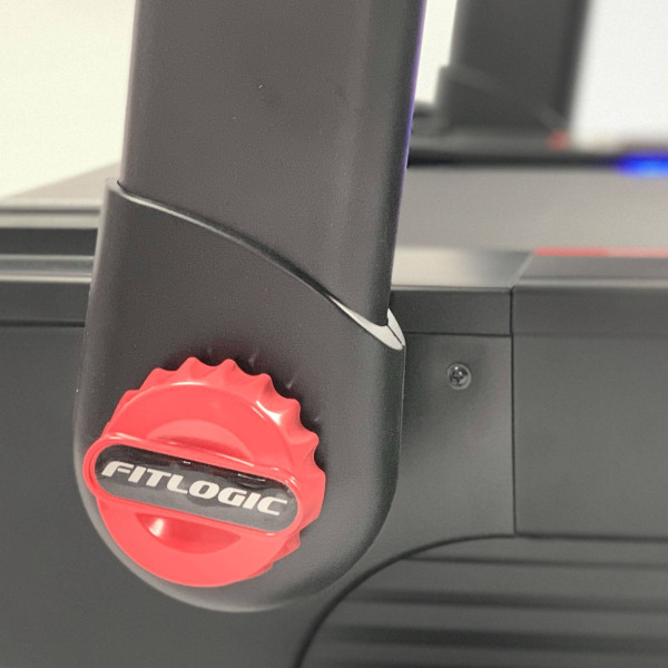 Фото - Бігова доріжка FitLogic T950