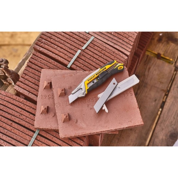 Фото - Ніж будівельний Stanley Fatmax Integrated Snap Knife 165 мм (FMHT10594-0)