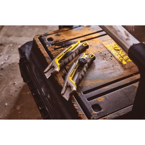 Фото - Ніж будівельний Stanley Fatmax Integrated Snap Knife 165 мм (FMHT10594-0)