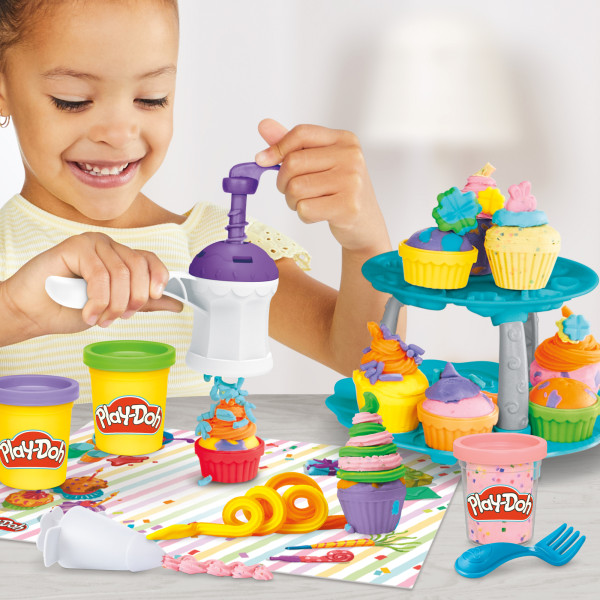 Фото - Набори для ліплення Hasbro Play-Doh Вежа капкейків (G0529)
