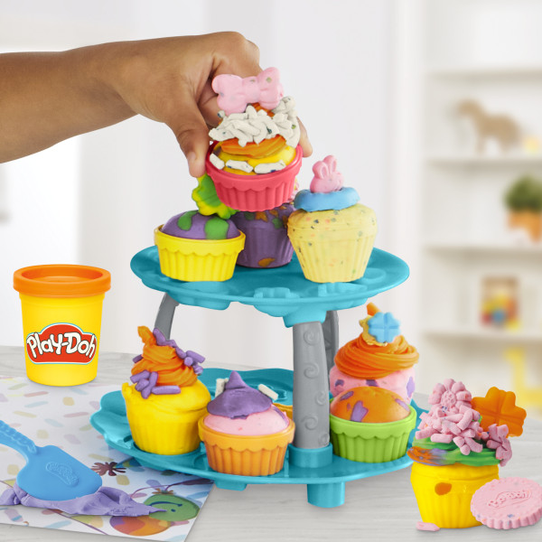 Фото - Набори для ліплення Hasbro Play-Doh Вежа капкейків (G0529)