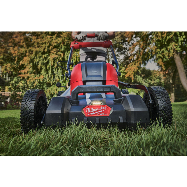 Фото - Газонокосарка акумуляторна Milwaukee 46 см M18 F2LM46-0 (4933492010)