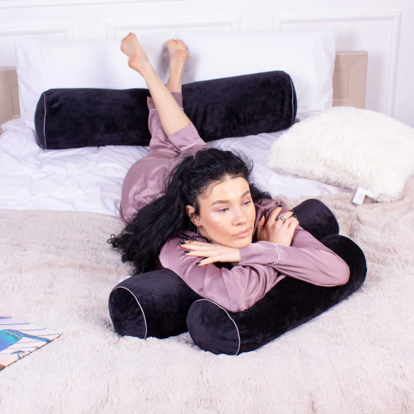 Фото - Подушка валик MirSon №8131 Velvet Line 28-0007 Black EcoSilk 100х16 см (2200006249306)