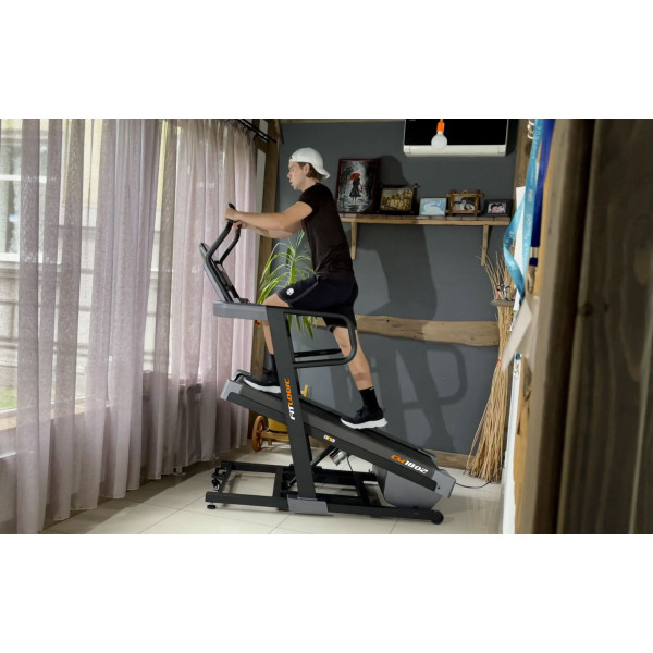 Фото - Беговая дорожка FitLogic CM1802