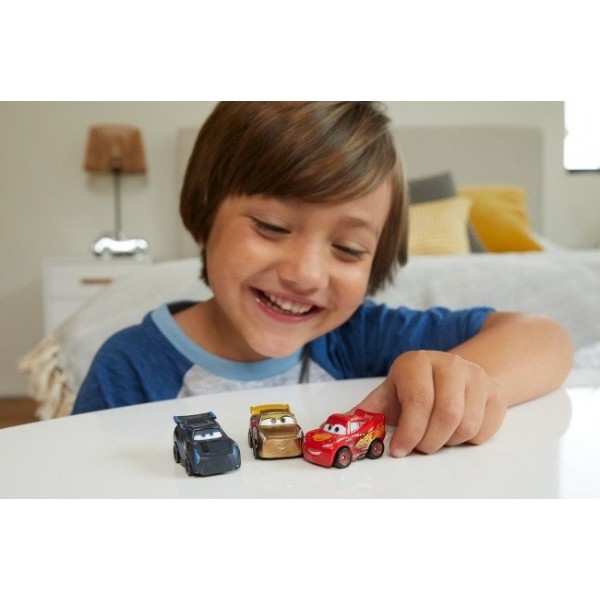 Фото - Ігровий набір Cars Mattel з 3 металевих міні-гонщиків (в ас.) (GKG01)