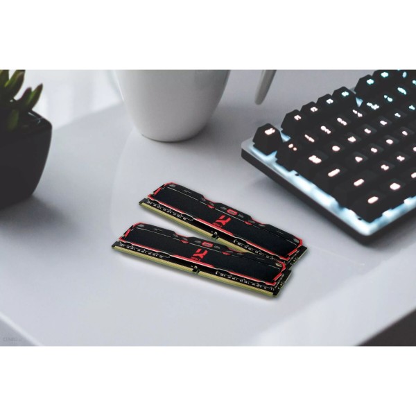 Фото - Память DDR Goodram DDR4-3200 8GB IRDM (IR-S3200D464L16SA/8G)