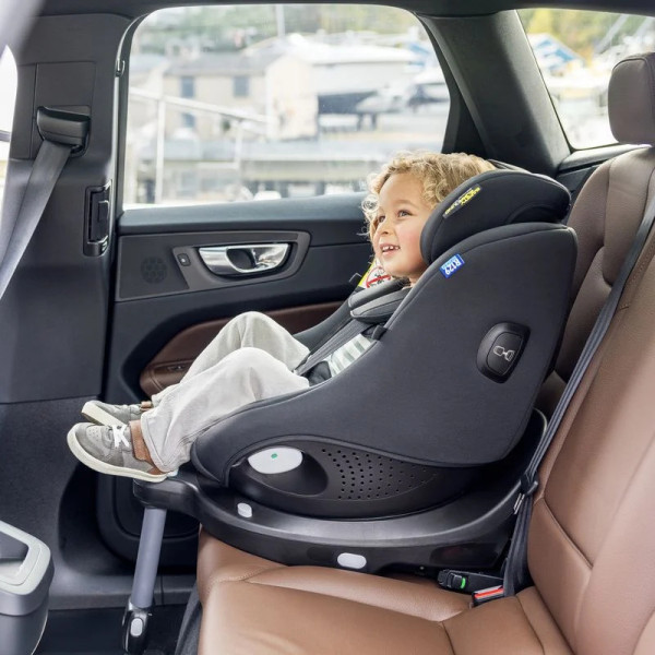 Фото - Автокрісло Graco Turn2Me DLX  i-Size 40-105 см (гр. 0+/1) чорний (GC2302AAMDN000)