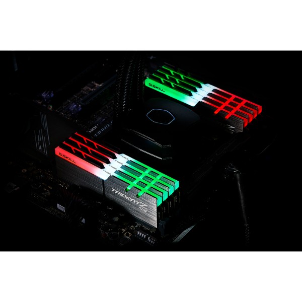 Фото - Пам'ять DDR G.Skill DDR4 2x16GB/3200 Trident Z RGB (F4-3200C16D-32GTZR)