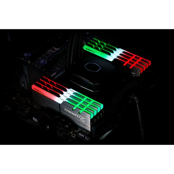 Фото - Память DDR G.Skill DDR4 2x16GB/3600 Trident Z RGB (F4-3600C18D-32GTZR)