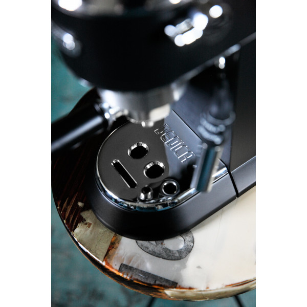 Фото - Кавоварка ріжкова Delonghi EC 685.BK