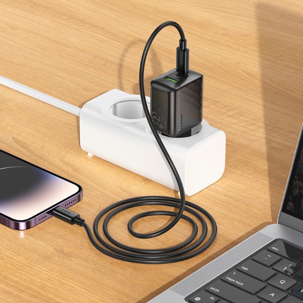 Фото - Мережевий зарядний пристрій HOCO CS25A Rico PD20W+QC3.0 charger Black (6942007639781)