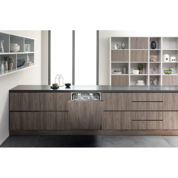 Фото - Посудомийна машина вбудована Hotpoint-Ariston HI 5010 C