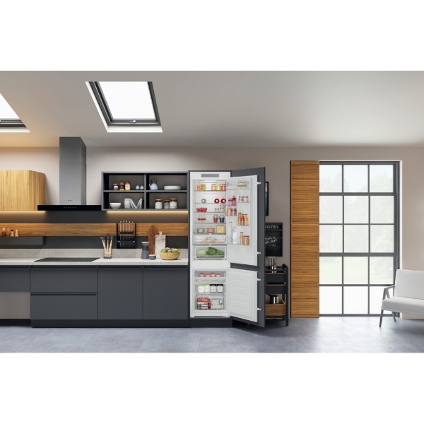 Фото - Мікропошкодження - Холодильник вбудований Hotpoint-Ariston HAC20T321