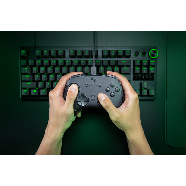 Фото - Геймпад Razer Wolverine V3 TE 8K Black (RZ06-05550100-R3M1)