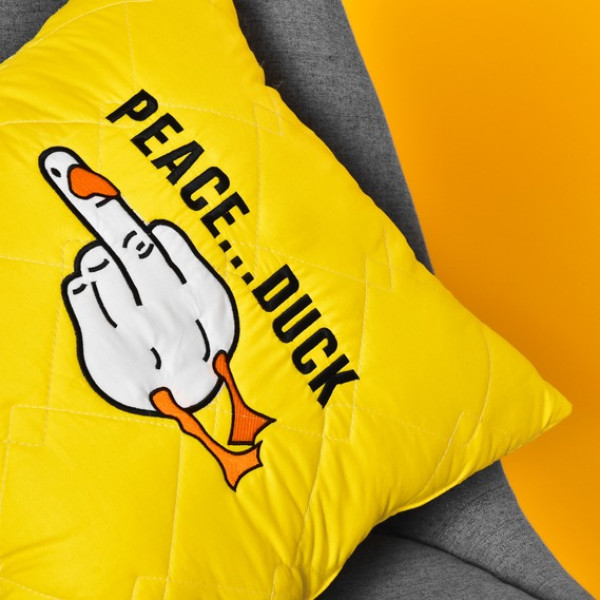 Фото - Подушка декоративна IDEIA 40х40 PEACE... DUCK бойовий гус з вишивкою антиалергенна (8-35750*001)