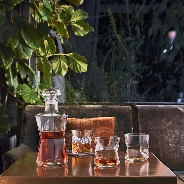 Фото - Набір склянок для віскі Bormioli Rocco Cassiopea 7 пр. с графином (234525S01021990)