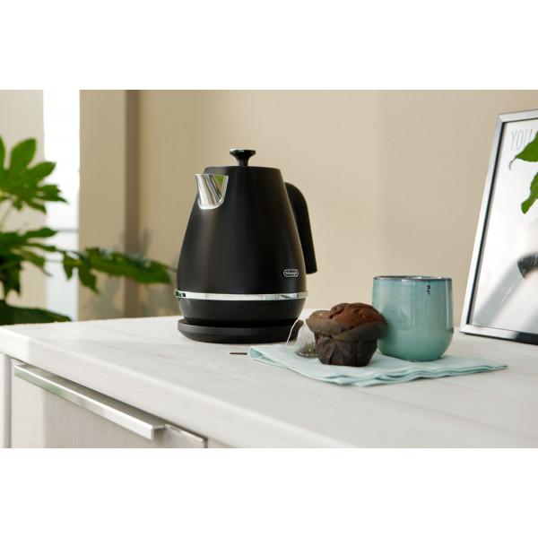Фото - Електричний чайник Delonghi KBIN2001BK