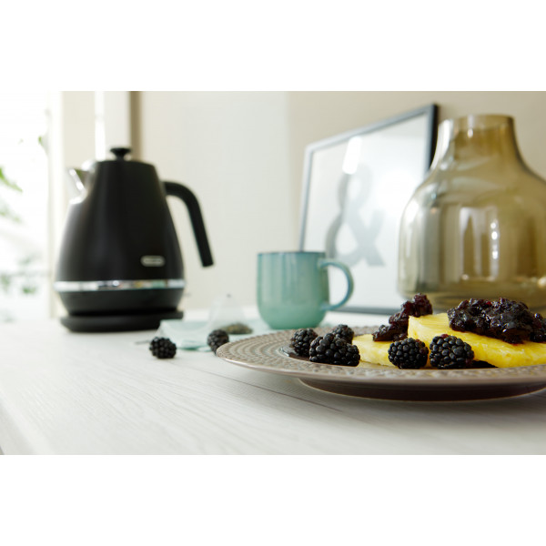 Фото - Електричний чайник Delonghi KBIN2001BK