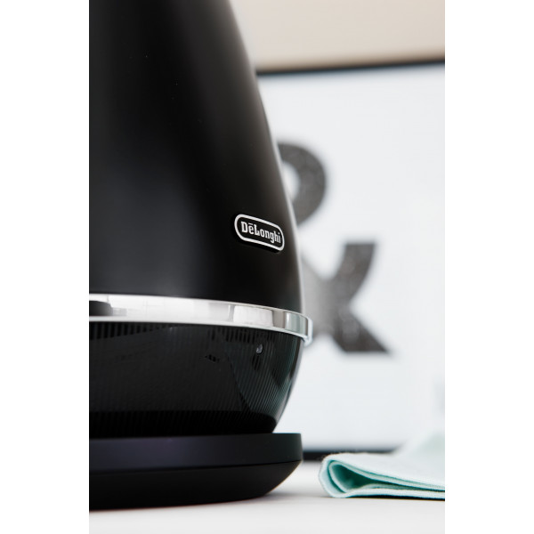 Фото - Електричний чайник Delonghi KBIN2001BK