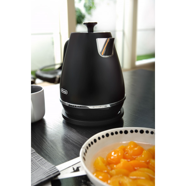Фото - Електричний чайник Delonghi KBIN2001BK