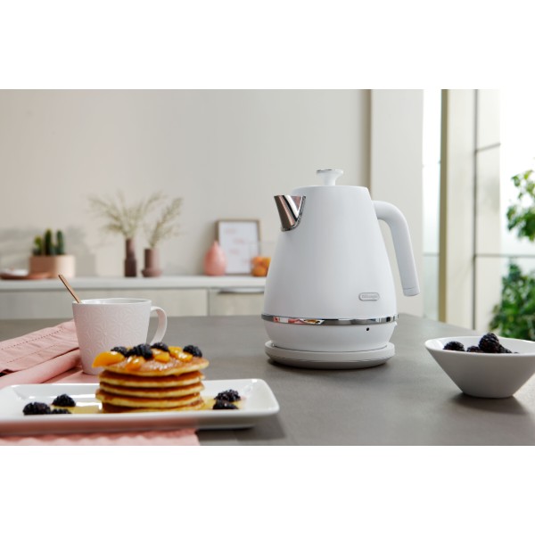 Фото - Электрический чайник Delonghi KBIN2001W