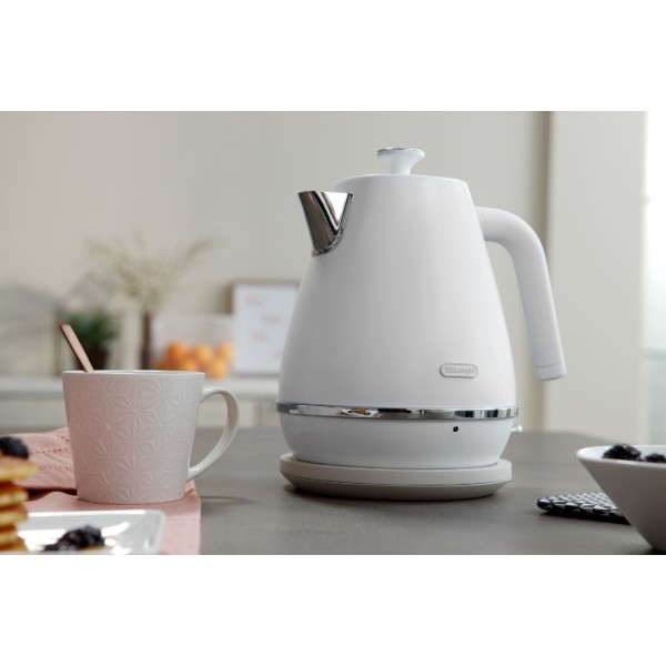 Фото - Электрический чайник Delonghi KBIN2001W